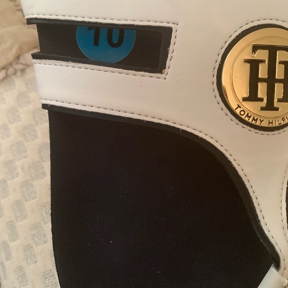 Sandals - Picture 2 of 3